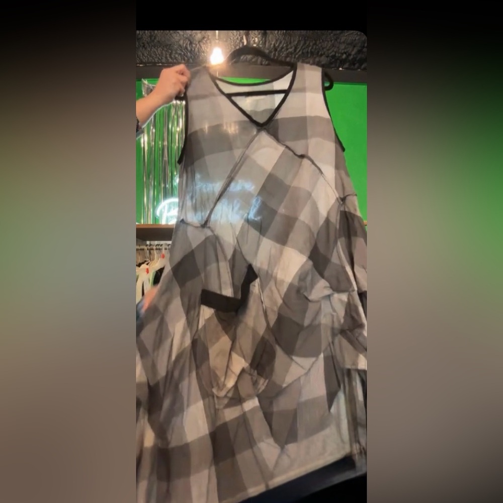 Women's Gray Plaid Layered Midi Dress - Sleeveless V-Neck - Picture 2 of 3
